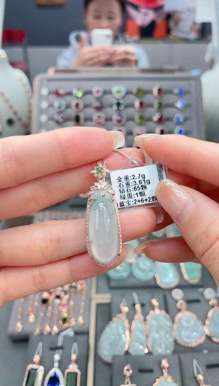 颈饰18K金镶嵌翡翠3.61