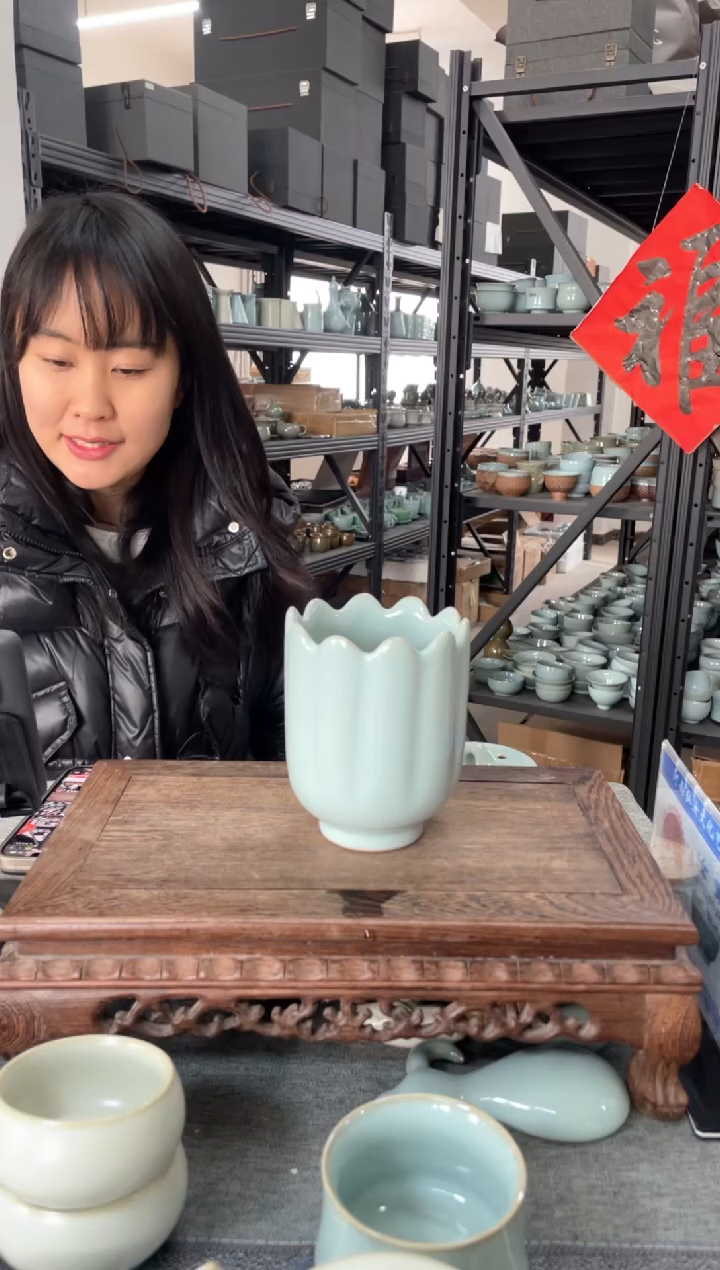 【闪购商品】其他微瑕天青深莲花笔筒