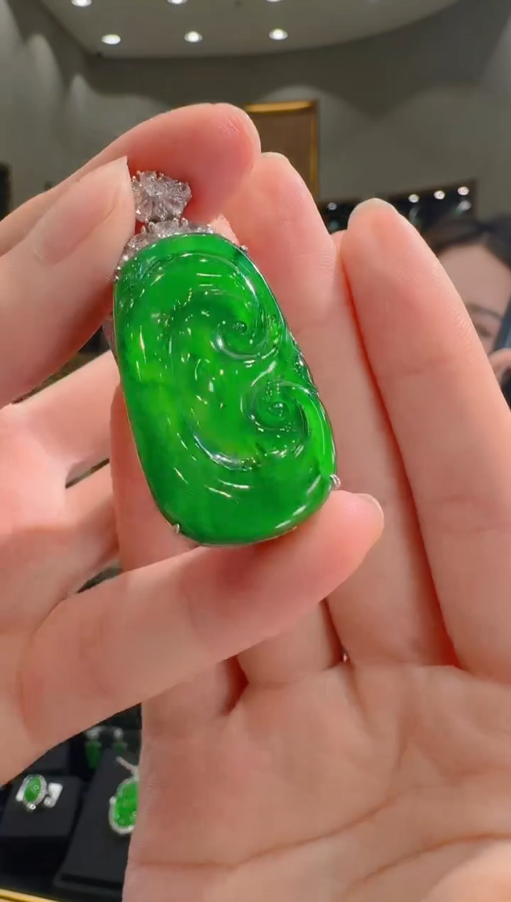 【闪购商品】翡翠吊坠(赠链)银S925镶嵌天然翡翠A货多样性发一件