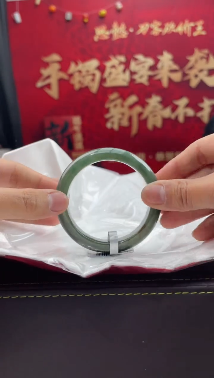 【闪购商品】翡翠手镯未镶嵌11翡翠手镯（微瑕）