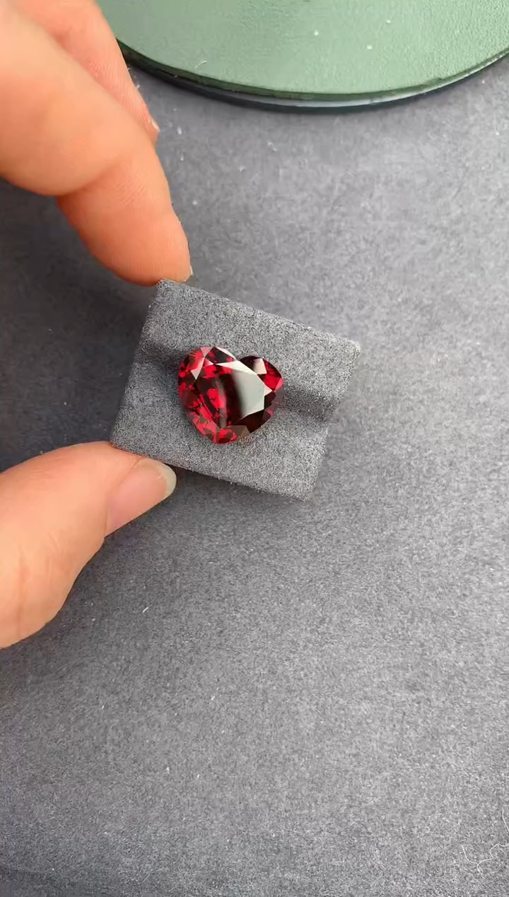 【闪购商品】石榴石裸石未镶嵌9.5ct镁铝榴石