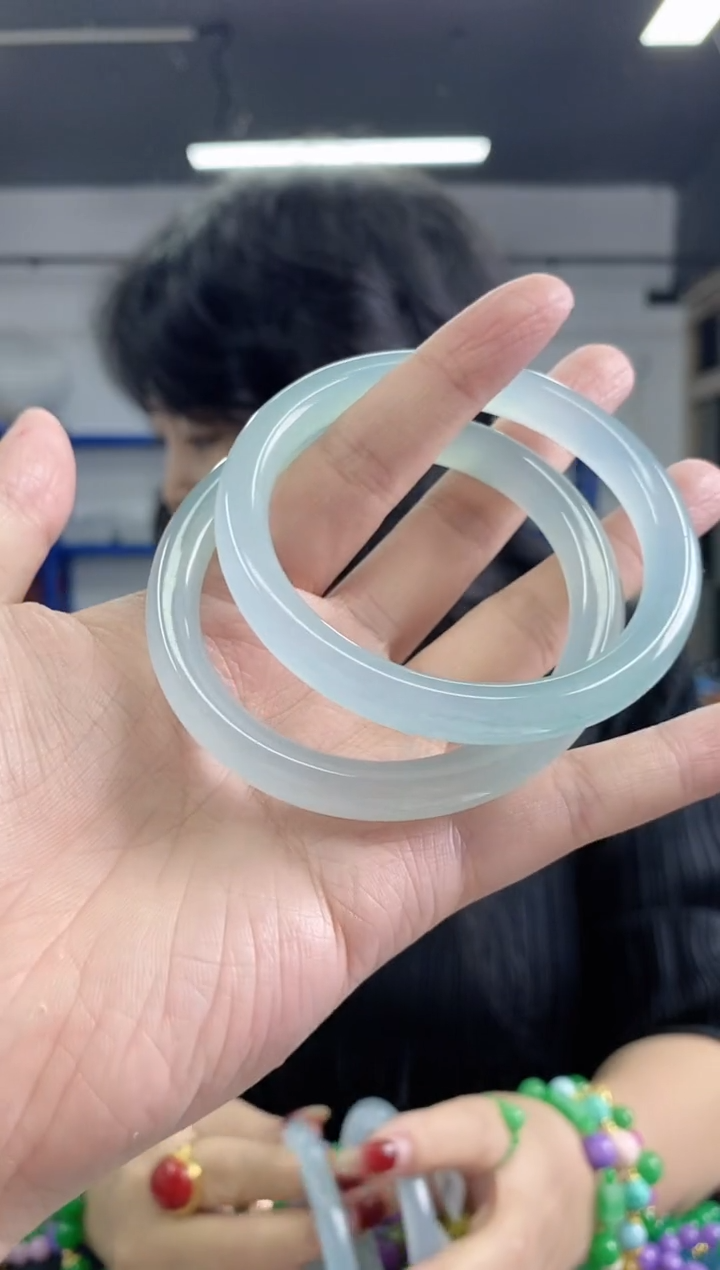 海蓝宝石未镶嵌手镯60-61圈口多样性发其一颜色微差