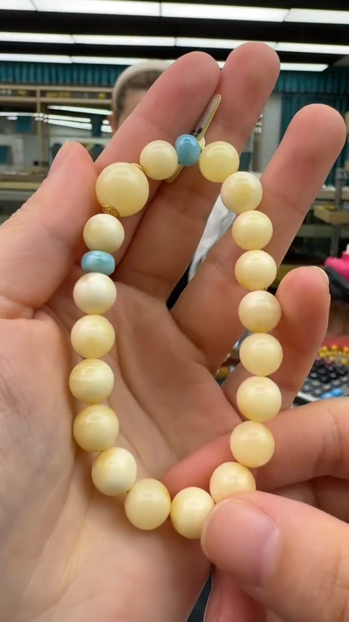 未镶嵌琥珀手链65秒拍号