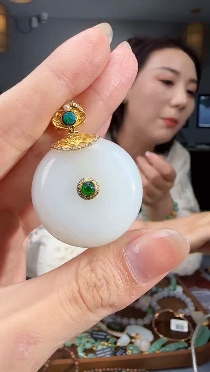 吊坠(不含链)18K金镶嵌和田玉1