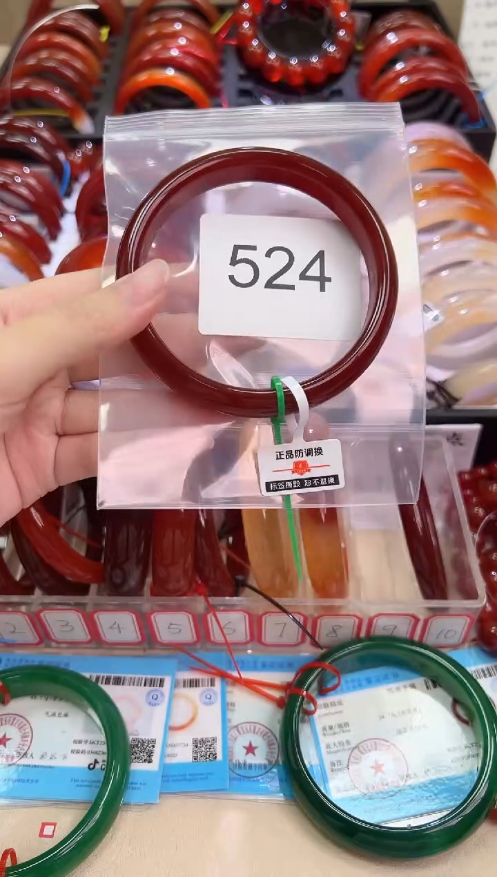 玛瑙/玉髓手镯未镶嵌67+圈口*524