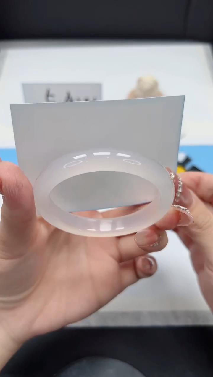 【闪购商品】石英质玉手镯未镶嵌350/54.7荔枝