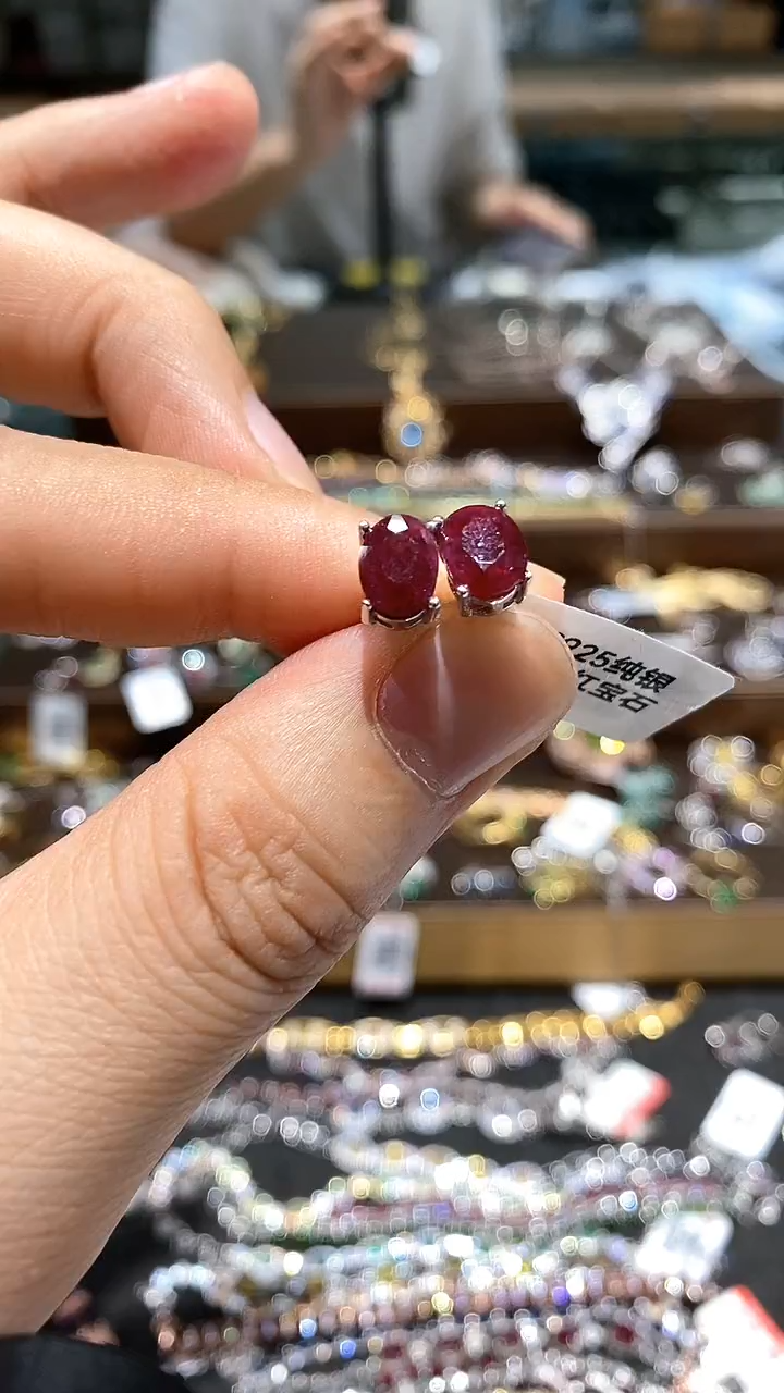 【闪购商品】红宝石耳饰银S925镶嵌耳钉