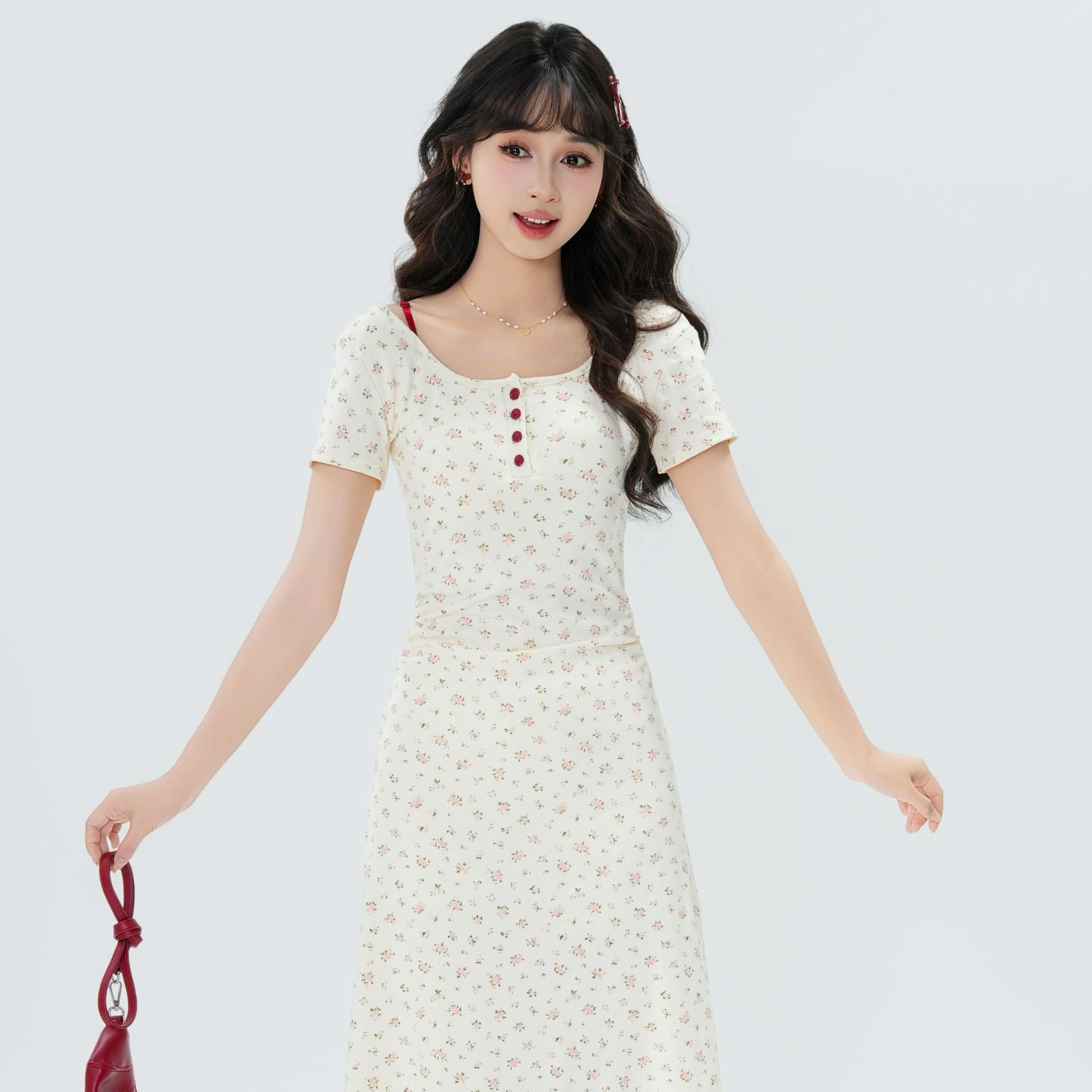  慕兔法式方领碎花连衣裙2025新款包臀气质收腰显瘦小个子长裙子