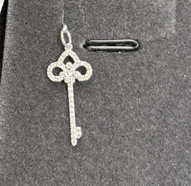 【PEIDI珠宝】18K 鸢尾花小钥匙吊坠（不含链）ZSDZ001303