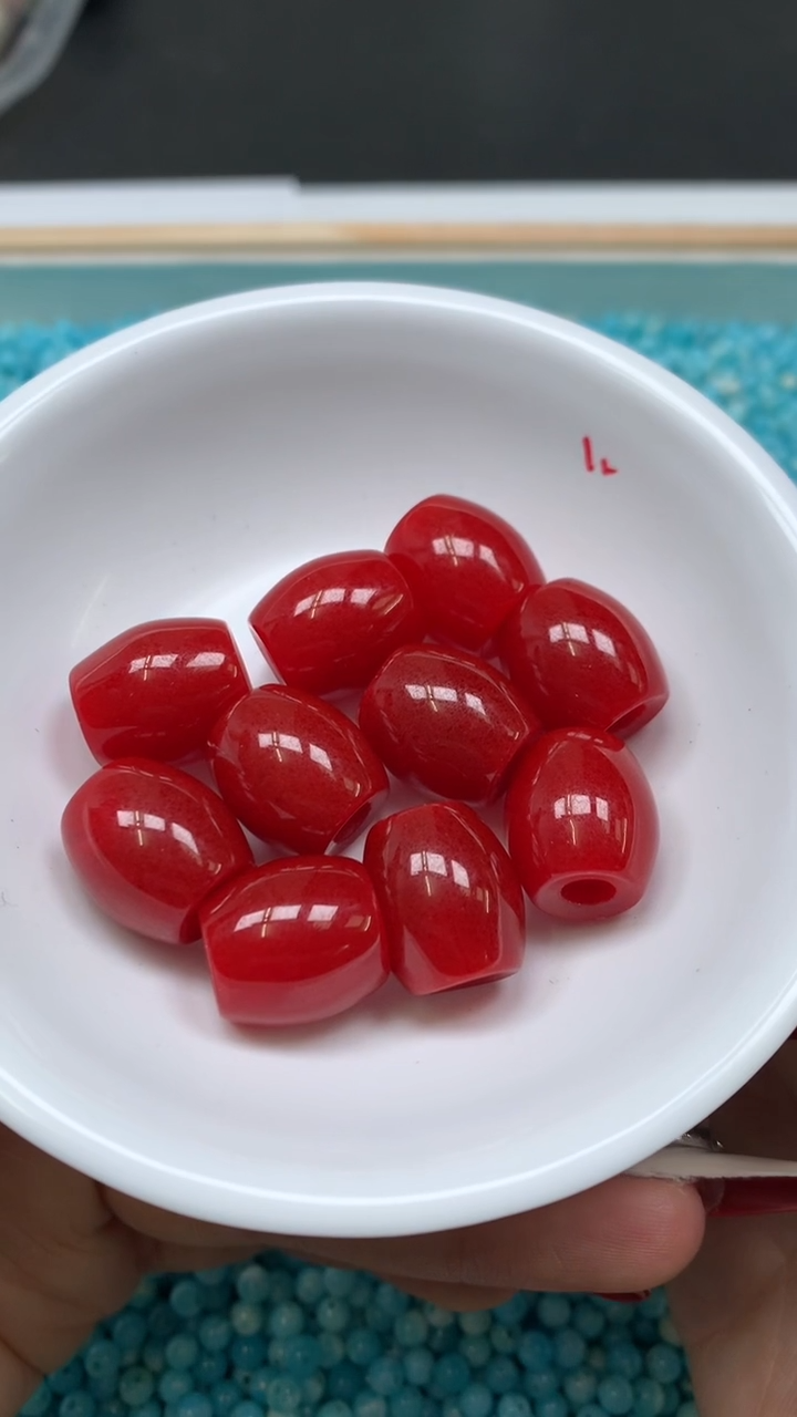 未镶嵌散珠玛瑙/玉髓E565 鸽血红 路路通14*13内孔4+mm2个8.8元