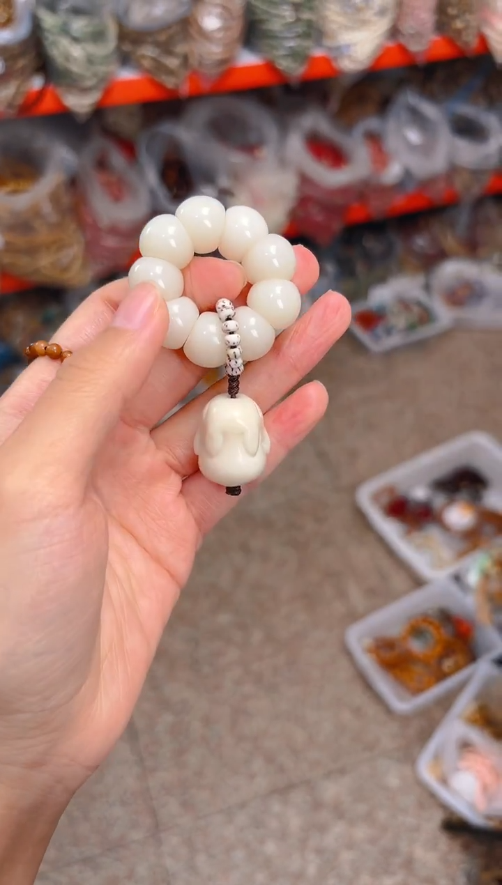 吊坠菩提根/象牙果荔枝栋手捻 白色兔