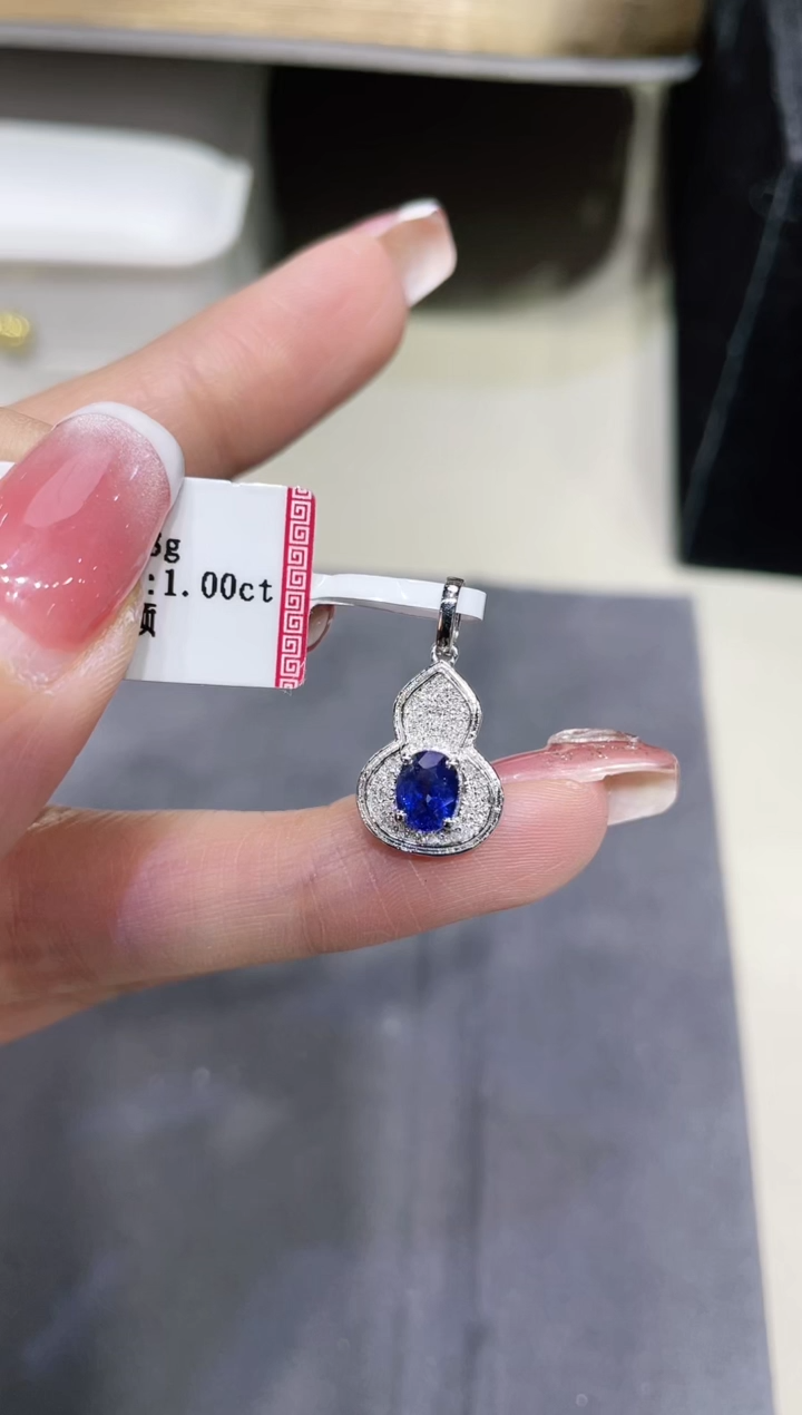 【闪购商品】蓝宝石吊坠18K金镶嵌·