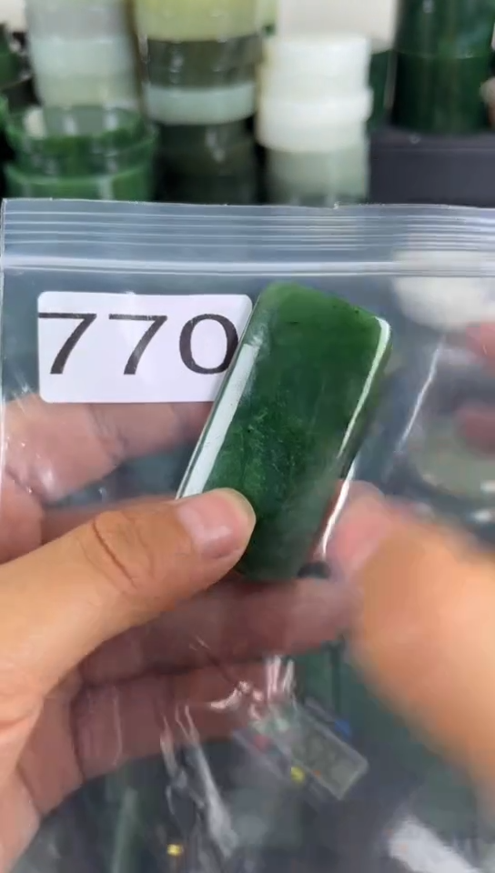 和田玉未镶嵌珠宝半成品牌子