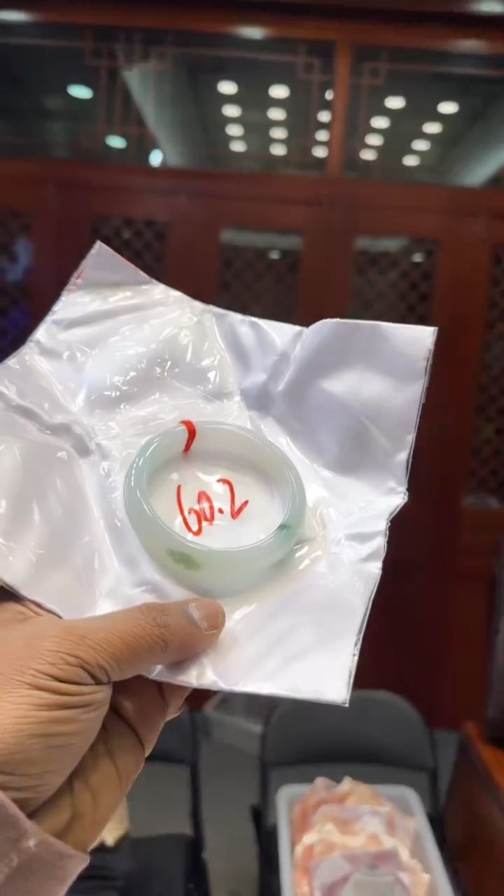 【闪购商品】翡翠手镯未镶嵌手镯