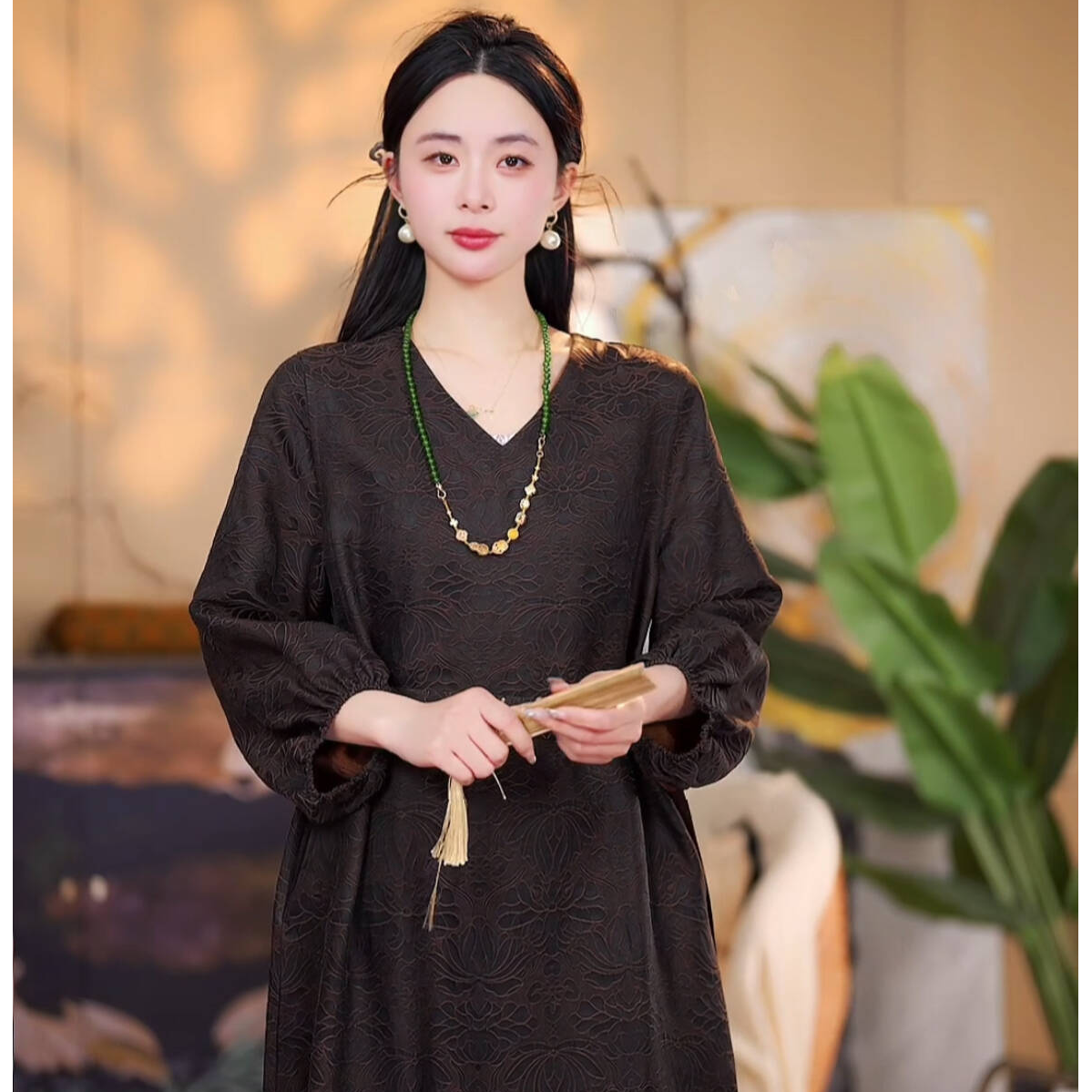 李 新中式国风 小叶紫檀色 时尚宽松 复古 V领 长款连衣裙 58025