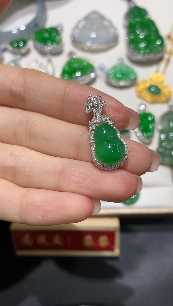 【闪购商品】翡翠吊坠(不含链)18K金镶嵌团购5