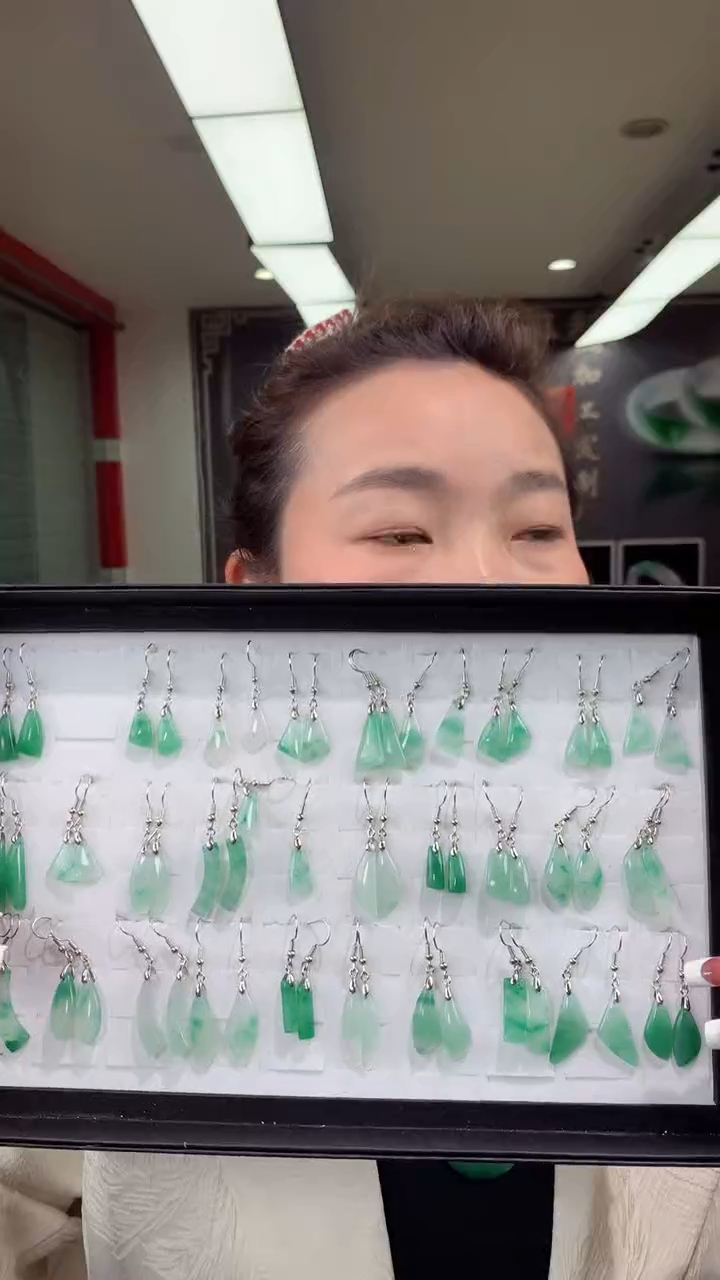 【闪购商品】石英质玉耳钉未镶嵌耳环