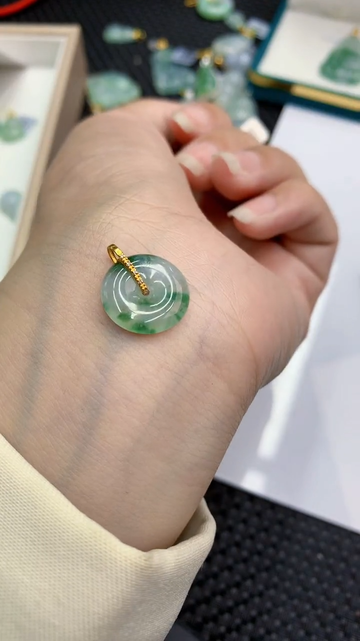 【闪购商品】翡翠颈饰18K金镶嵌            8