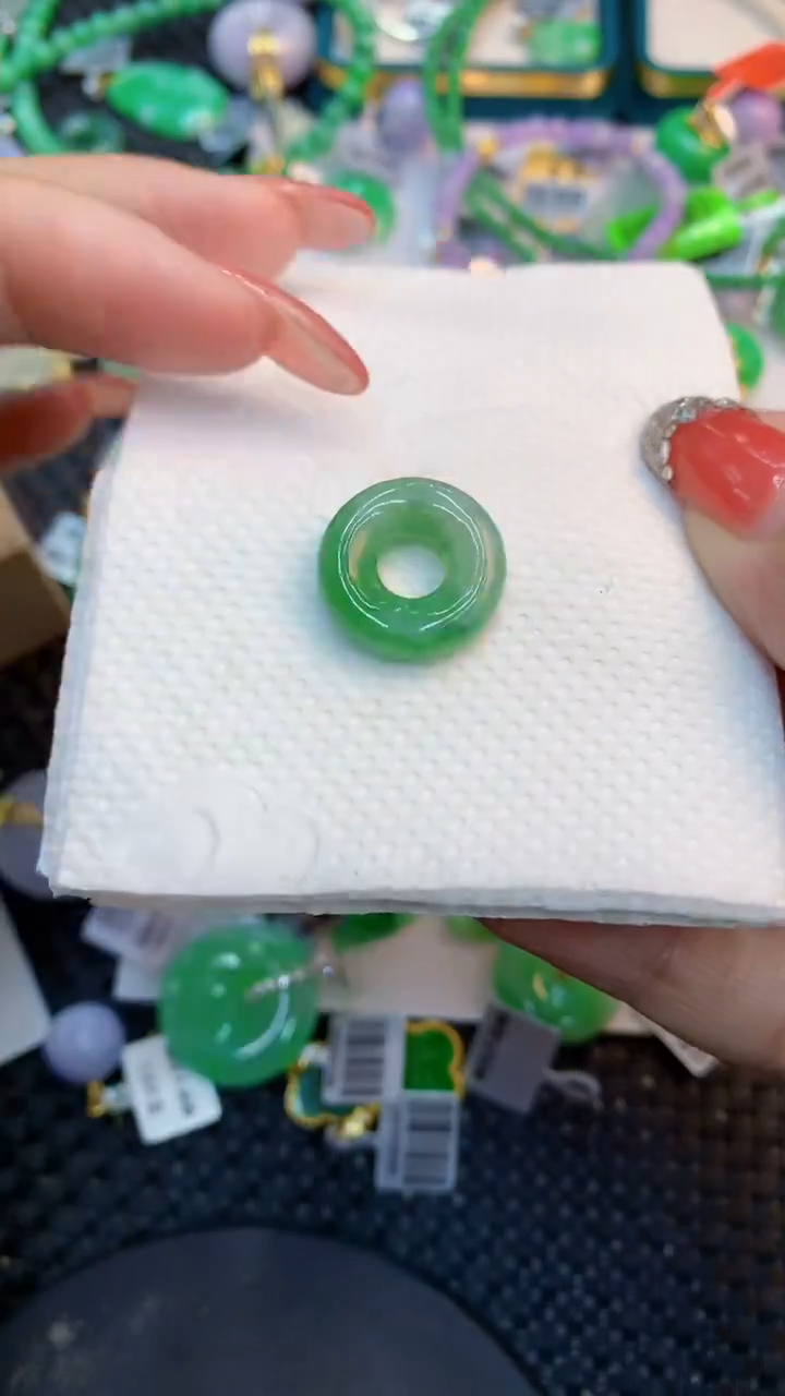 颈饰未镶嵌翡翠1