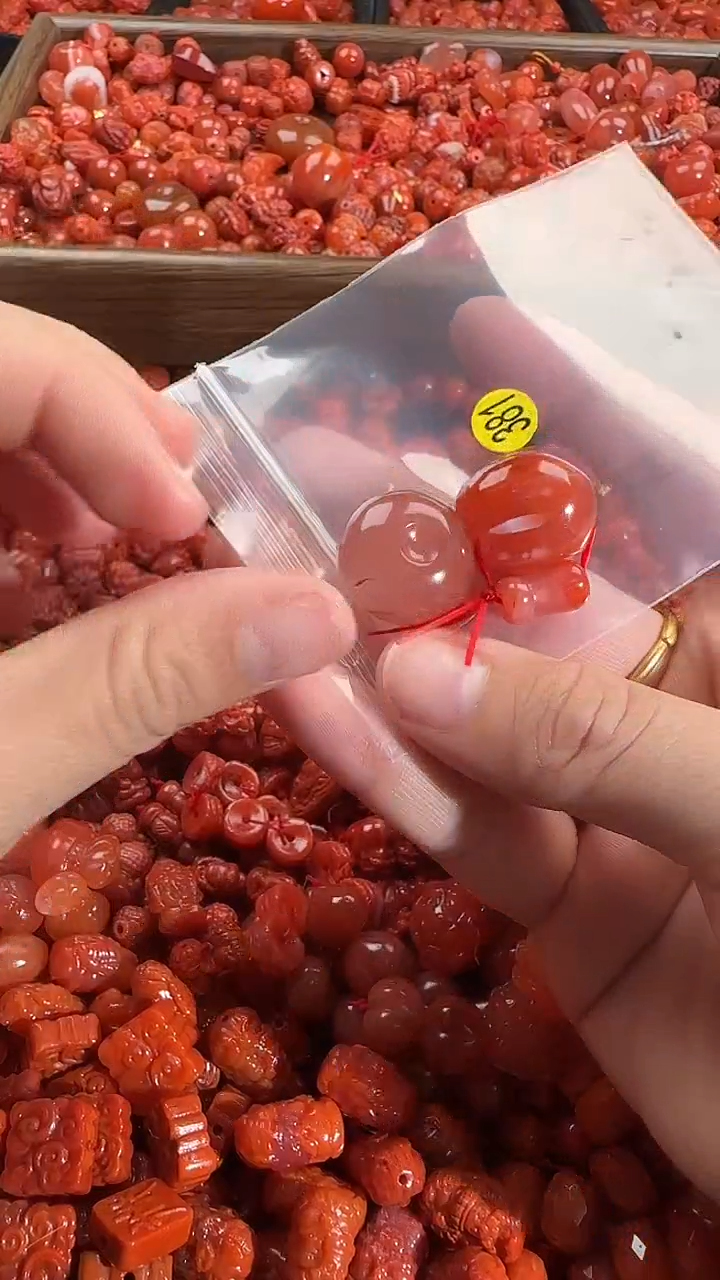 颈饰未镶嵌南红玛瑙1