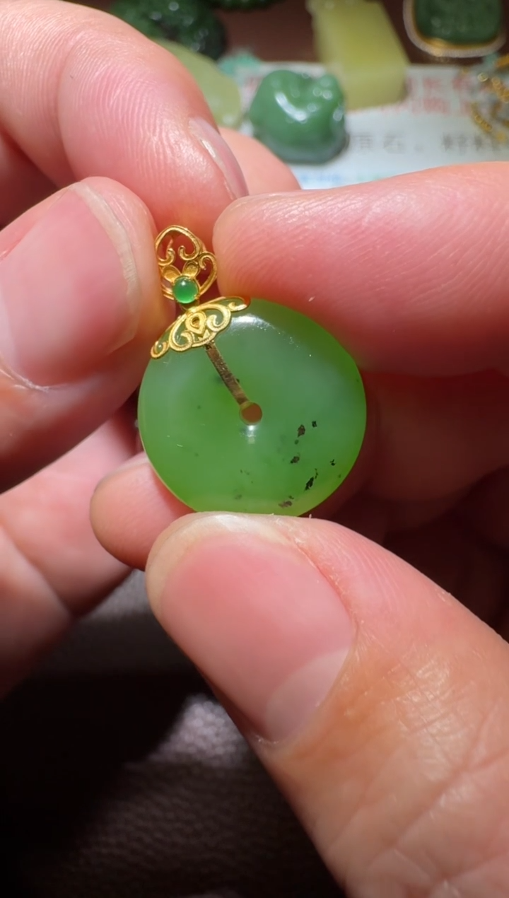 【闪购商品】和田玉挂件18K金镶嵌和田玉