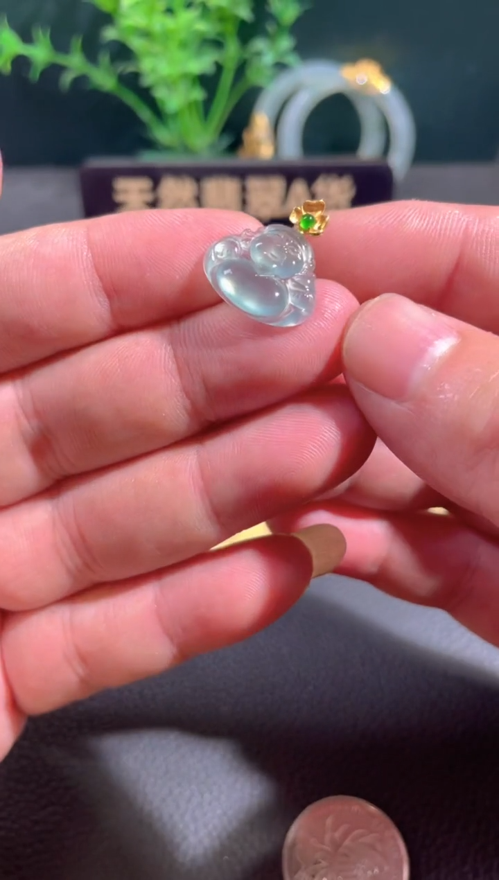 翡翠18K金镶嵌颈饰翡翠