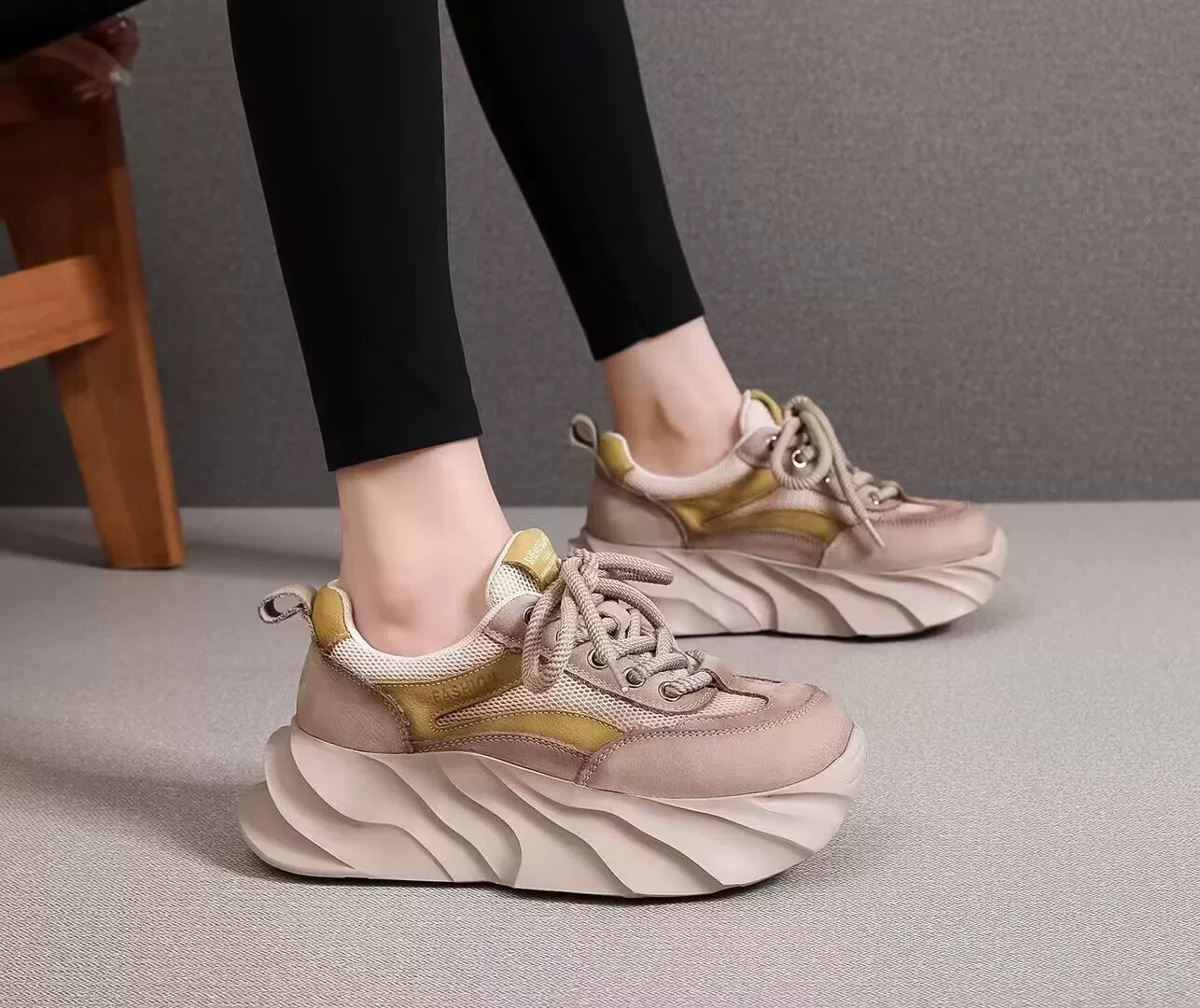 5851春季新款平底舒适真皮休闲女鞋