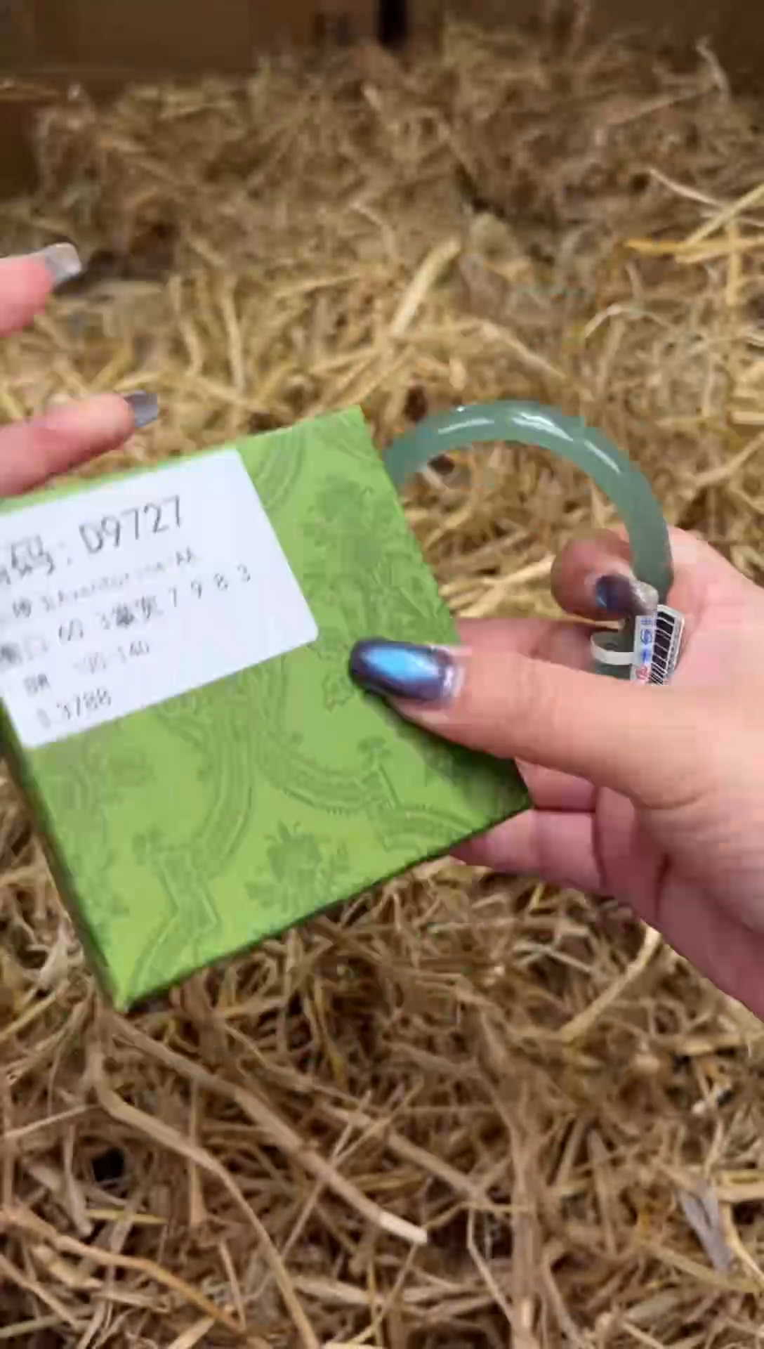 未镶嵌手镯石英质玉D9727