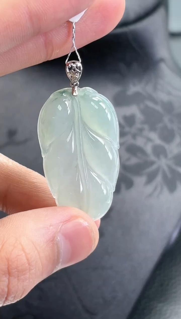 【闪购商品】翡翠颈饰18K金镶嵌叶子