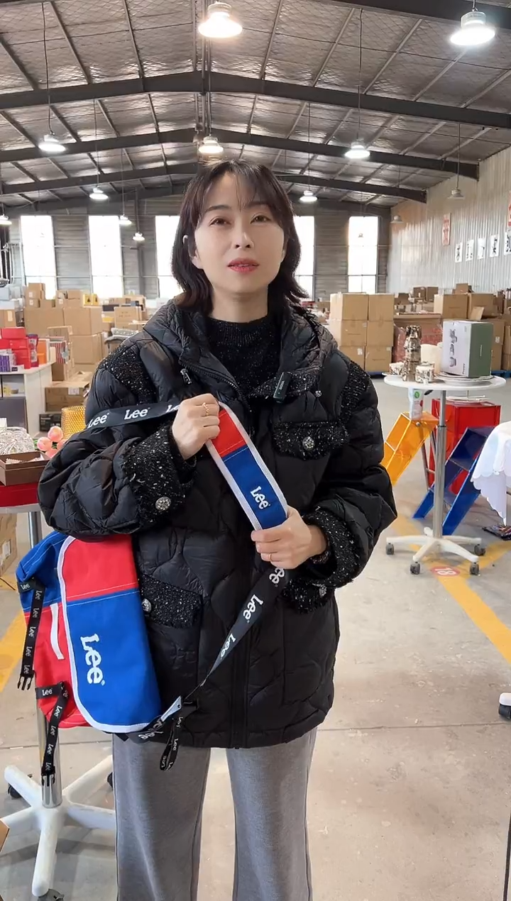 【闪购商品】无铅玻璃Le休闲斜跨帆布包