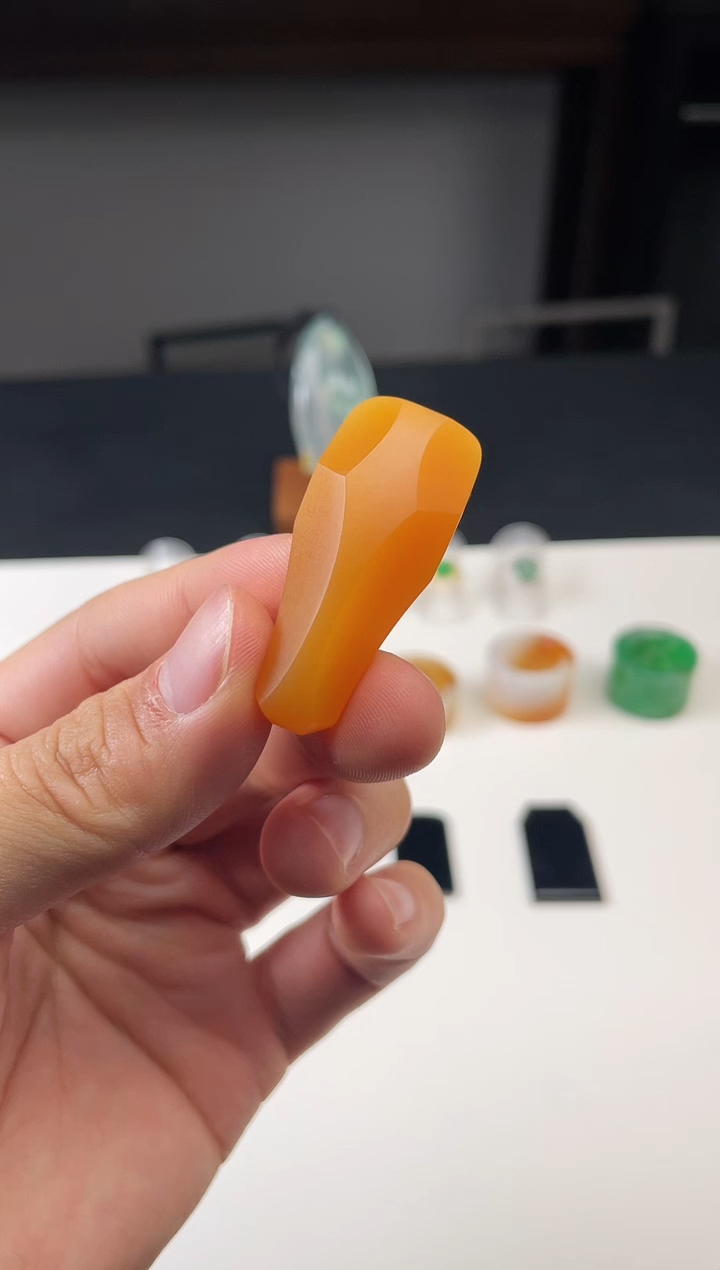 合金石英质玉（黄龙玉）颈饰马到成功吊坠