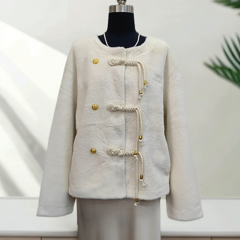 长袖毛呢女士绣花三粒扣冬季皮毛一体复古毛呢外套
