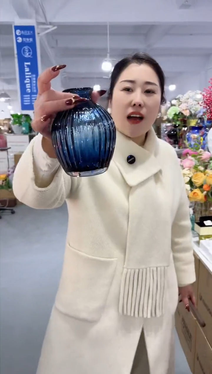 【闪购商品】玻璃唐总花瓶-微瑕-ABJC