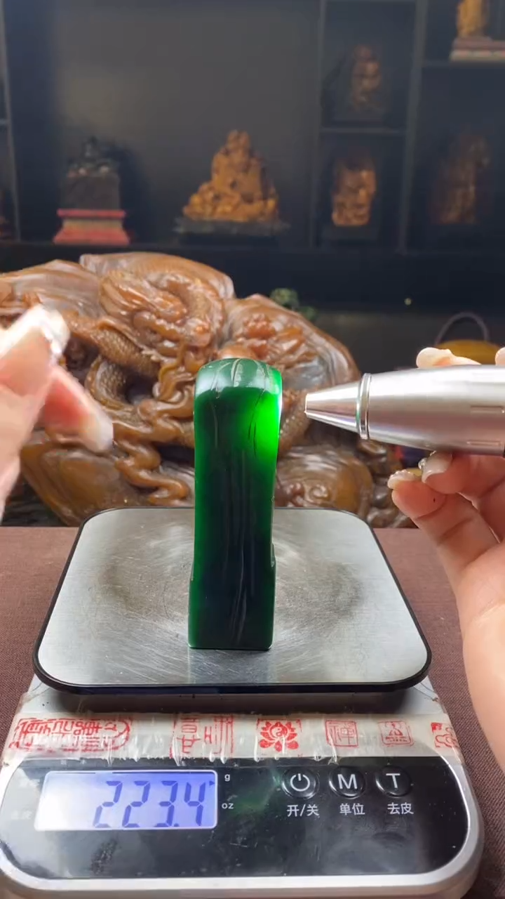 【闪购商品】寿山石印石绝绿博弈雕竖章