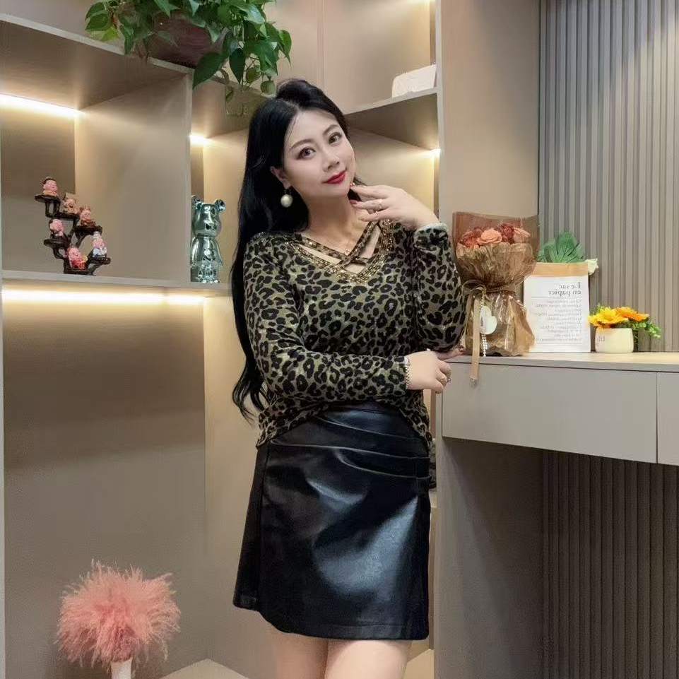 秋季打底衫-双 9060秋季大码时尚宽松交叉V领亮闪显瘦百搭打底衫
