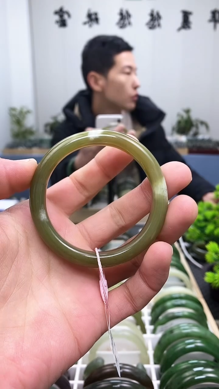 【闪购商品】和田玉手镯未镶嵌54