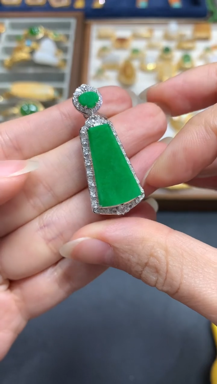 【闪购商品】翡翠吊坠(不含链)18K金镶嵌A775|28000