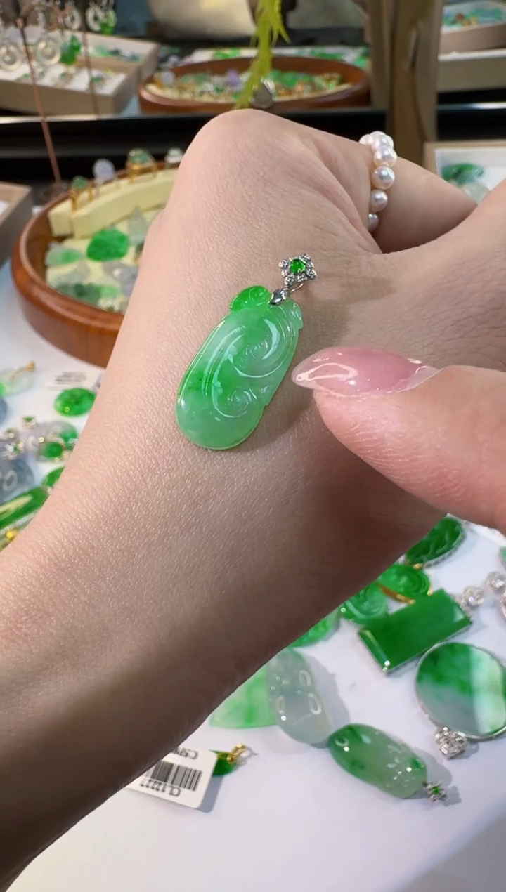 【闪购商品】翡翠颈饰18K金镶嵌缅甸翡翠A货吊坠