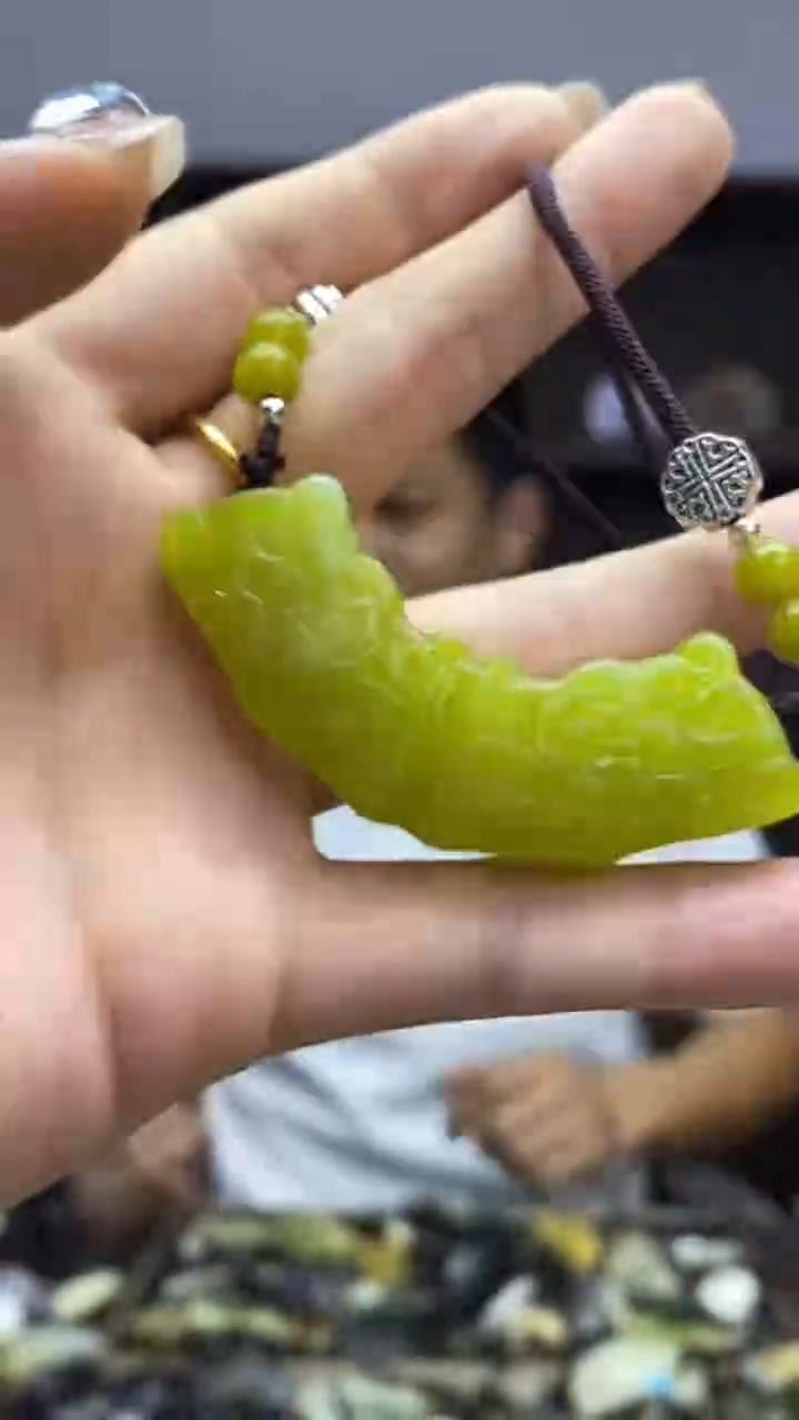 未镶嵌岫玉挂件  