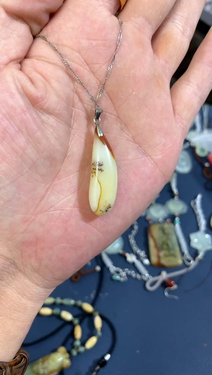 【闪购商品】蛇纹石玉颈饰未镶嵌岫玉