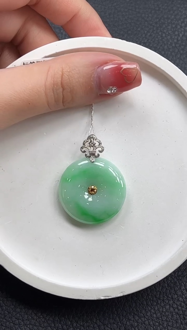 【闪购商品】翡翠颈饰18K金镶嵌平安扣