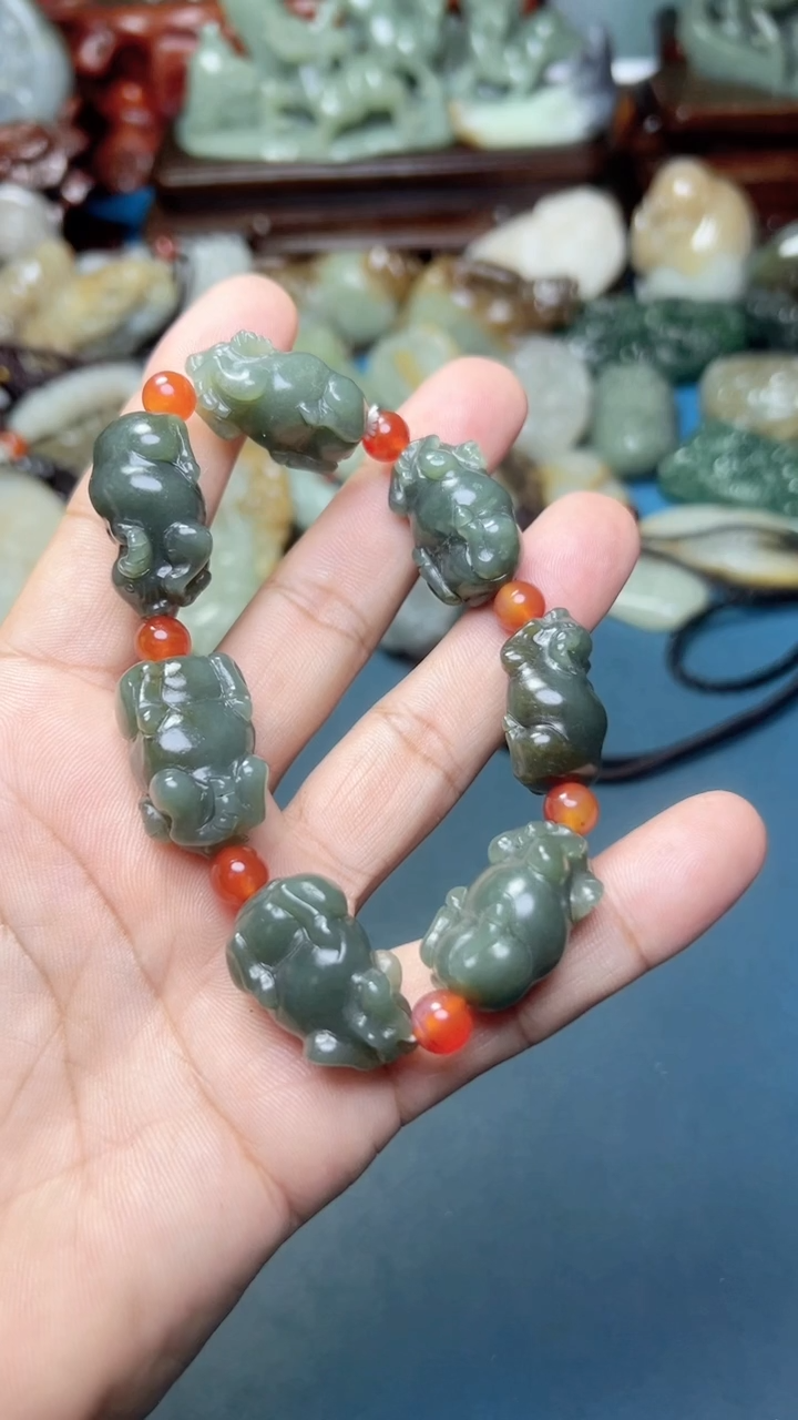 未镶嵌和田玉把件-