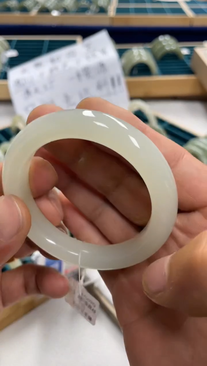 未镶嵌手镯和田玉海****?和田玉手镯27009G