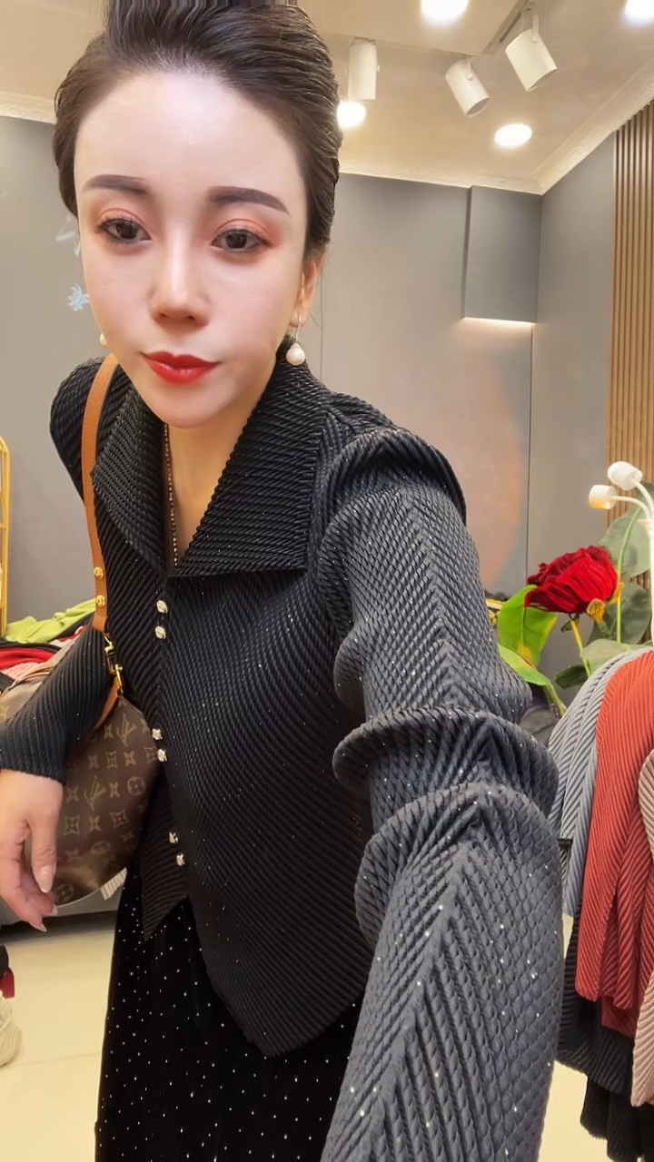 聚酯纤维（涤纶）黑色 翻领衫