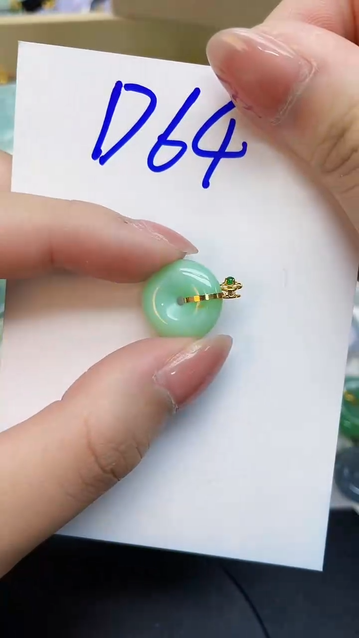 翡翠18K金镶嵌颈饰0000000000