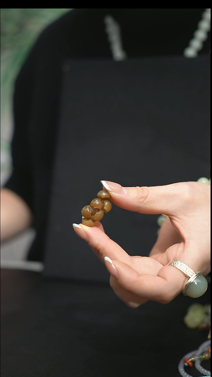 颈饰未镶嵌和田玉用****1颈饰 未镶嵌 和田玉 用*1