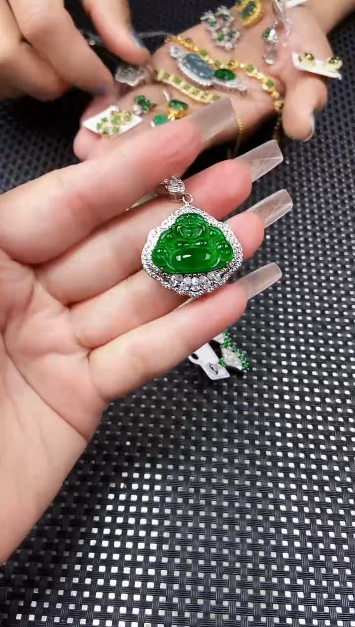 【闪购商品】翡翠未镶嵌颈饰111111111