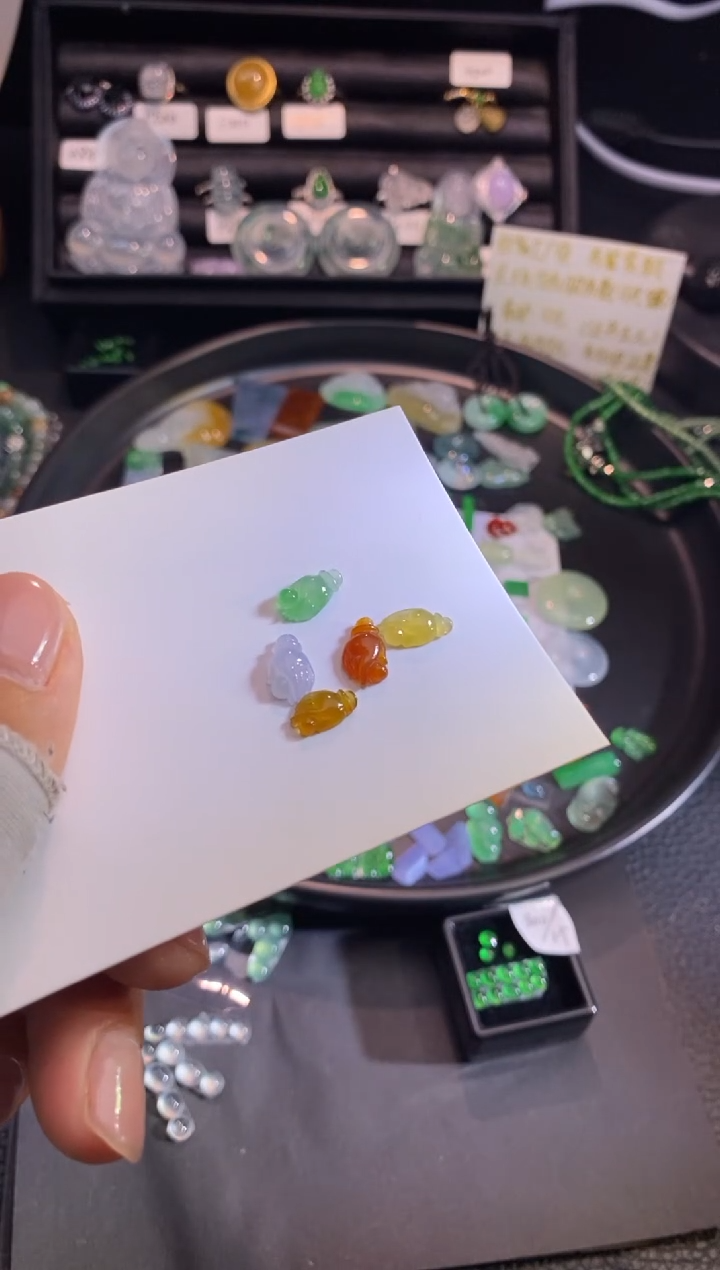 【闪购商品】翡翠挂件未镶嵌掌上明珠