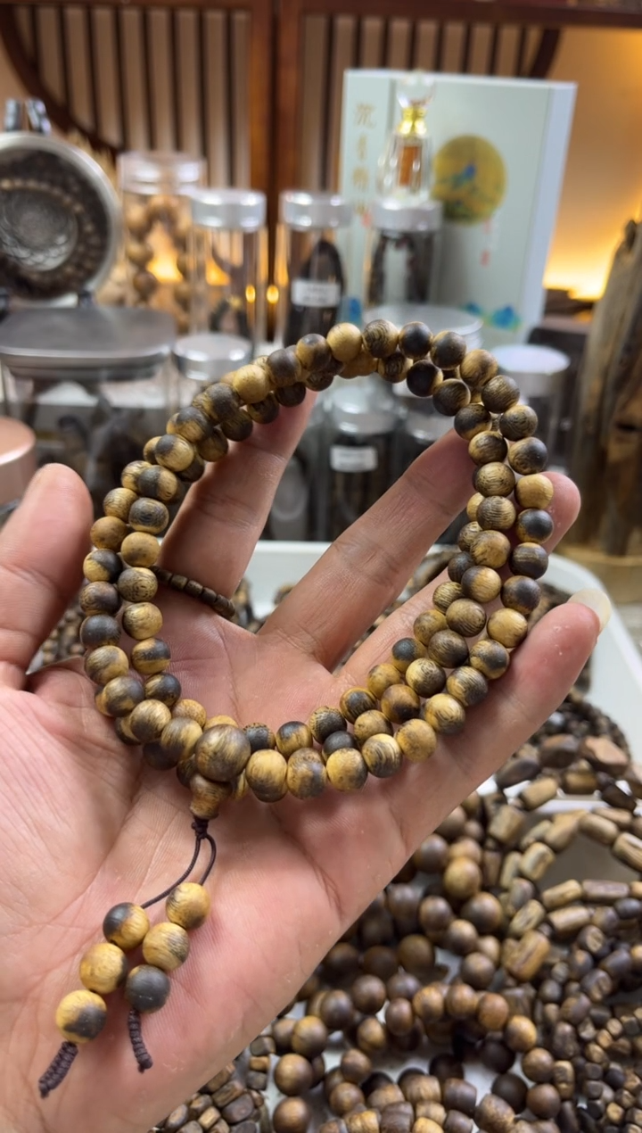 【闪购商品】沉香手串绿棋08花珠多圈  多样性发其一