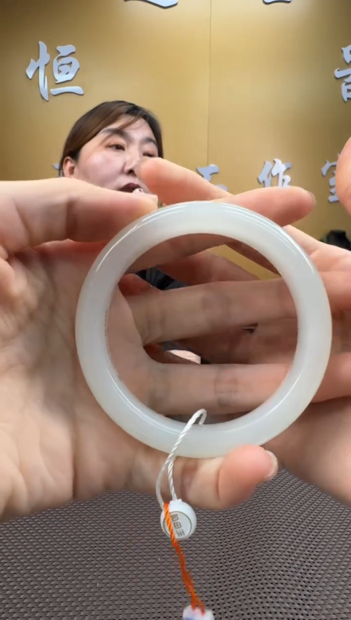 【闪购商品】和田玉手镯未镶嵌58